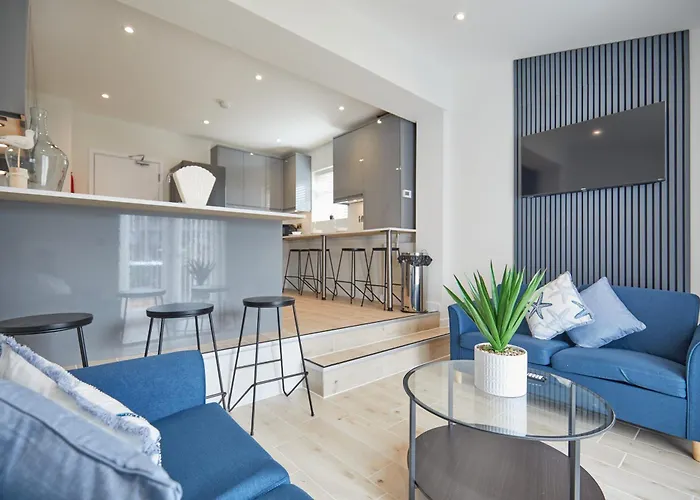 Unique 5 Bedroom Fully Upgraded With Parking X4