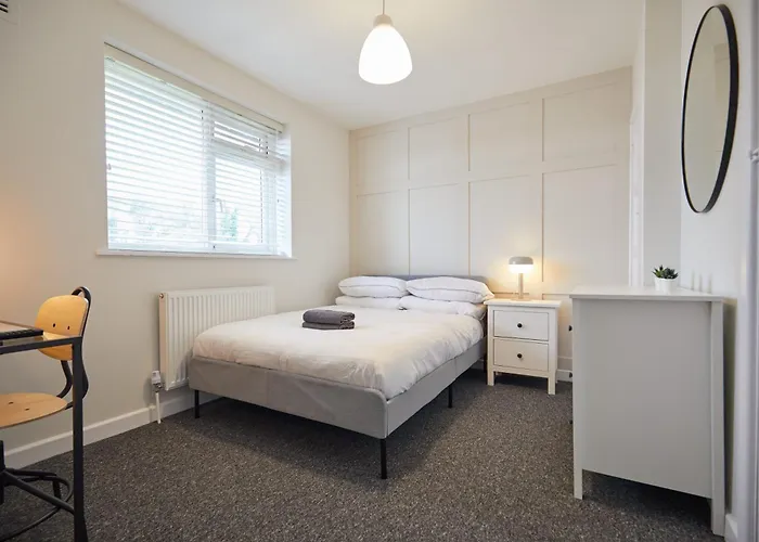 Unique 5 Bedroom Fully Upgraded With Parking X4