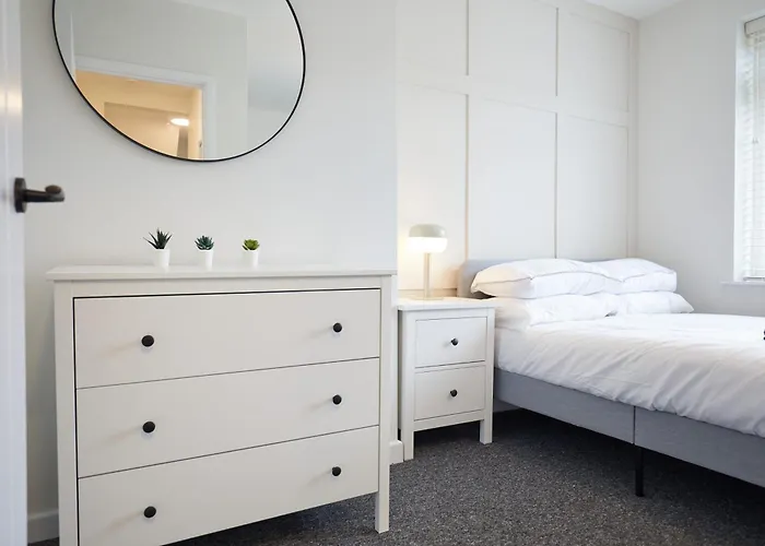 Unique 5 Bedroom Fully Upgraded With Parking X4