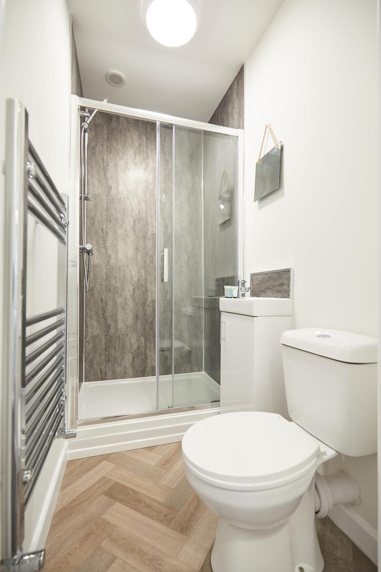 Сasa de vacaciones Unique 5 Bedroom Fully Upgraded With Parking X4