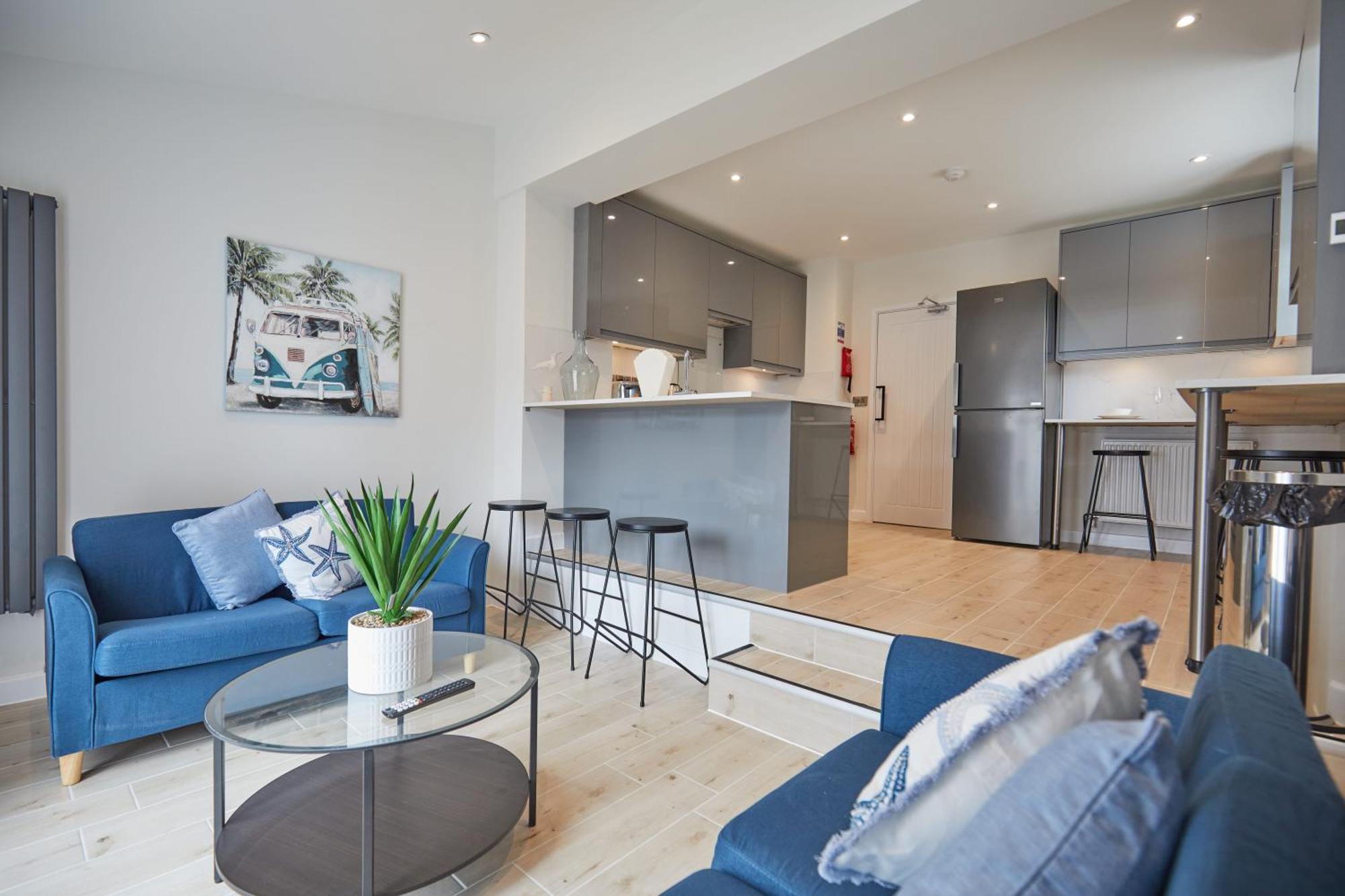 Holiday home Unique 5 Bedroom Fully Upgraded With Parking X4 *