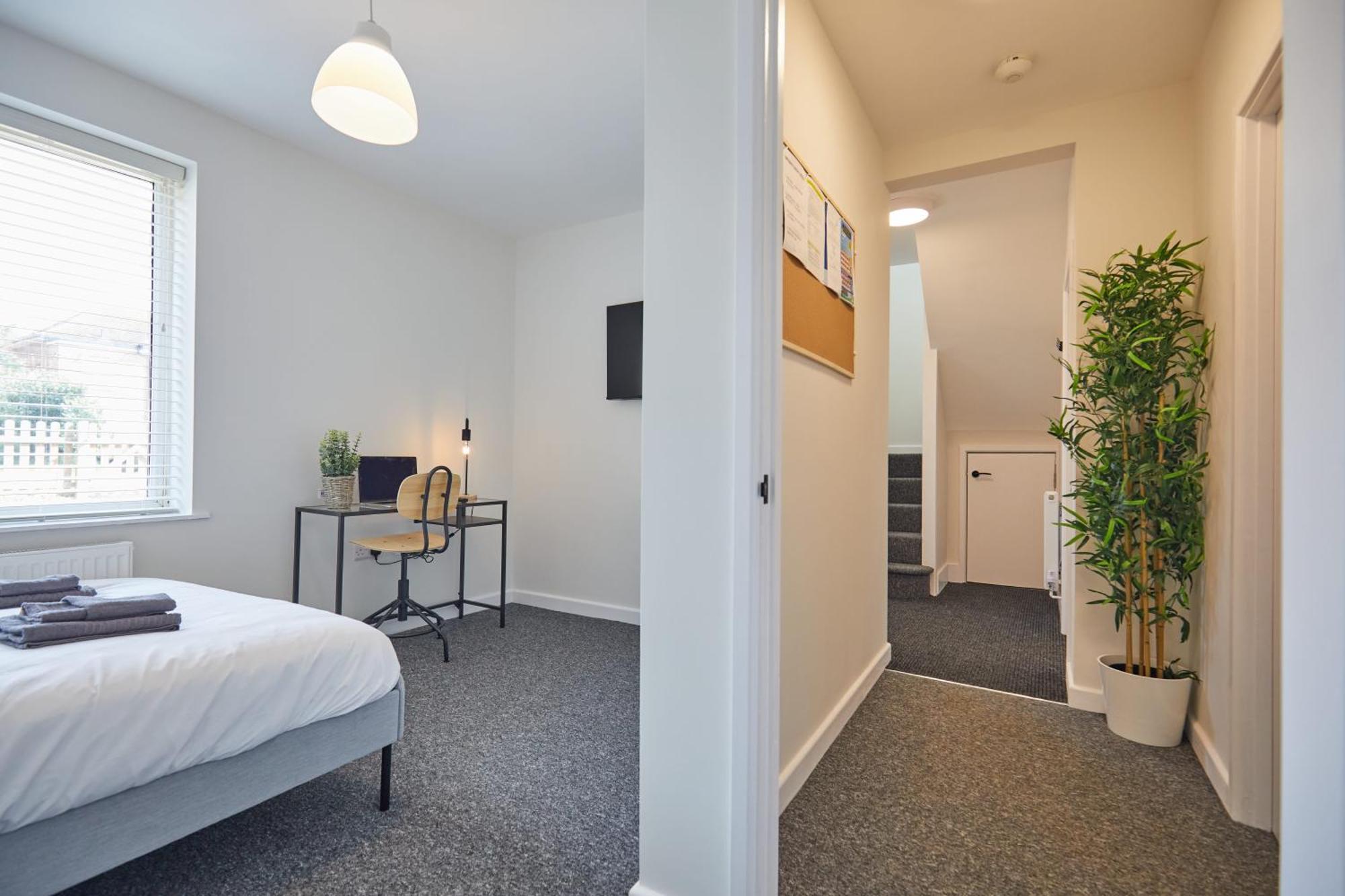 Unique 5 Bedroom Fully Upgraded With Parking X4