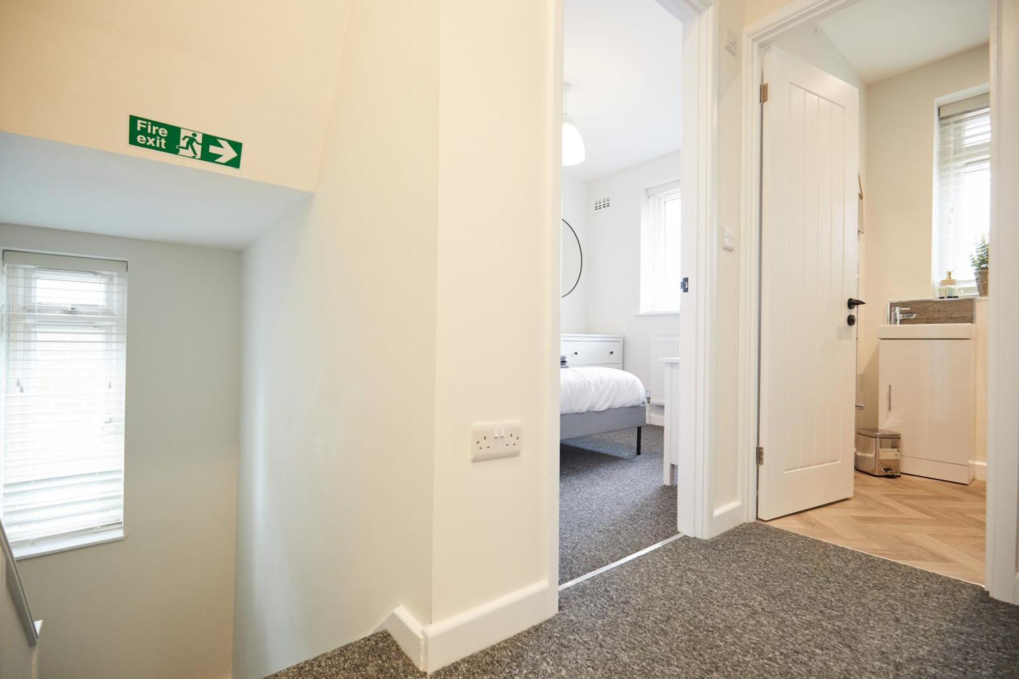 Unique 5 Bedroom Fully Upgraded With Parking X4 Holiday home *