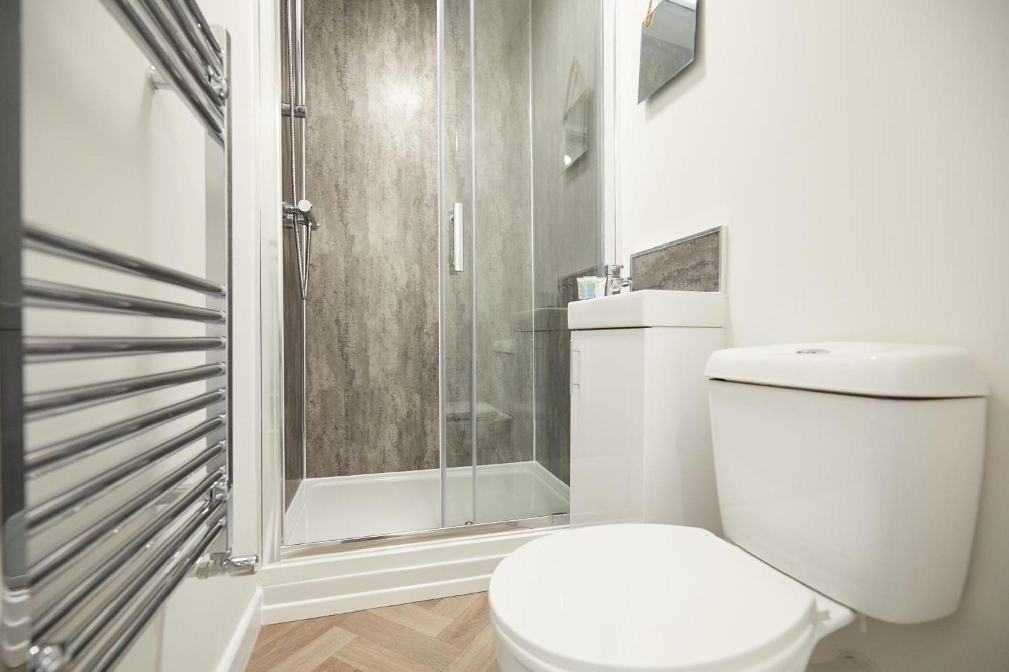 Сasa de vacaciones Unique 5 Bedroom Fully Upgraded With Parking X4 NWI